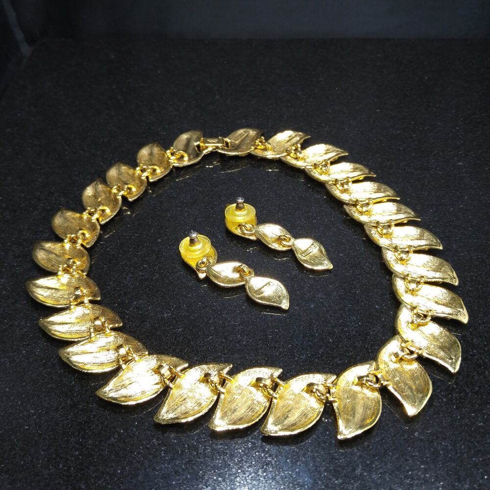 Vintage Napier Gold Leaf Necklace Earrings Set Signed Pat 4774743 - Picture 6 of 10